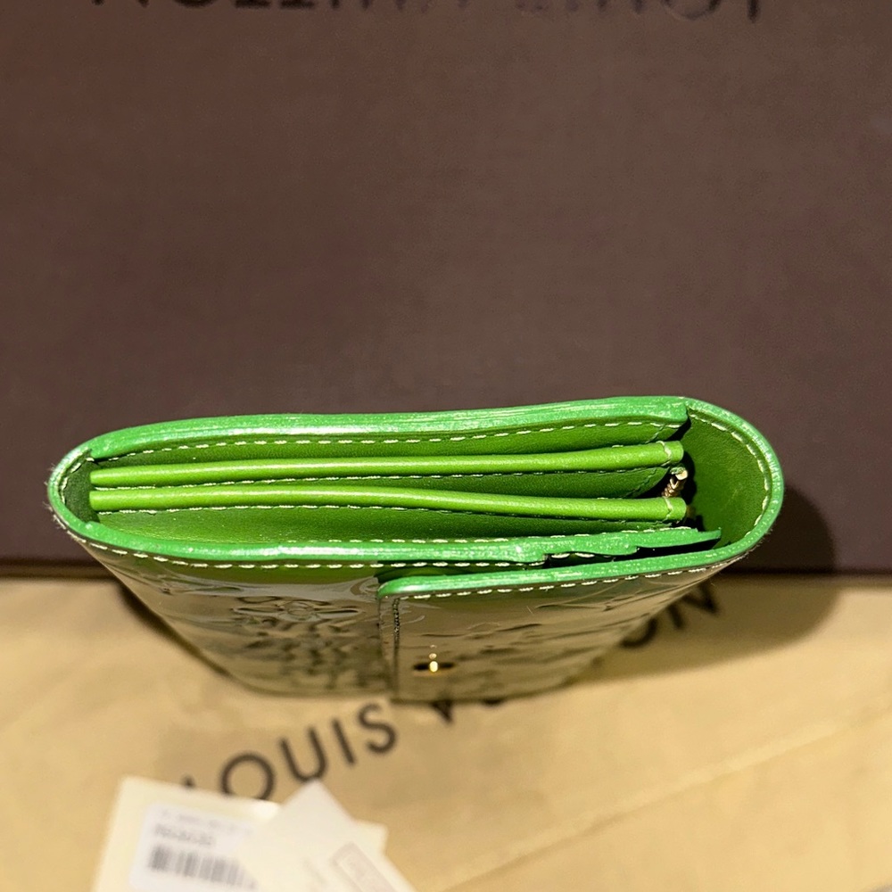Louis Vuitton Sarah Wallet Monogram Vernis Vert Tonic - Picture 13 of 17